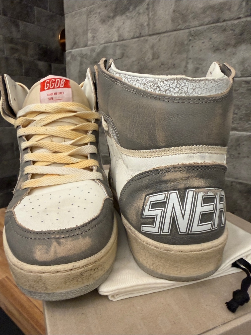 Golden Goose Mens Sky Star High-Top Sneakers in White, Gray & Cream - Picture 7 of 16